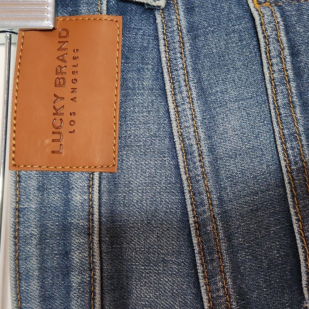 ***Lucky Brand distressed Jeans - Picture 9 of 11
